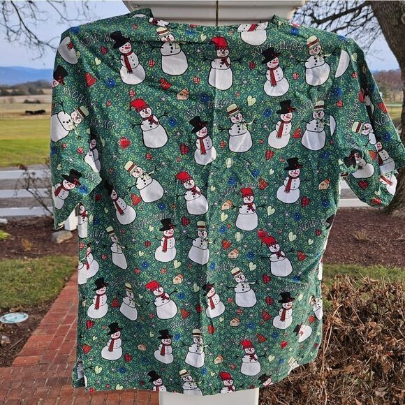 UA SCRUB TOPS V Neck CHRISTMAS SET Of 2, SNOWMEN TOPS LARGE NEW Festive - Picture 6 of 14